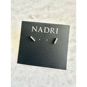 Set of one petit Nadri earrings